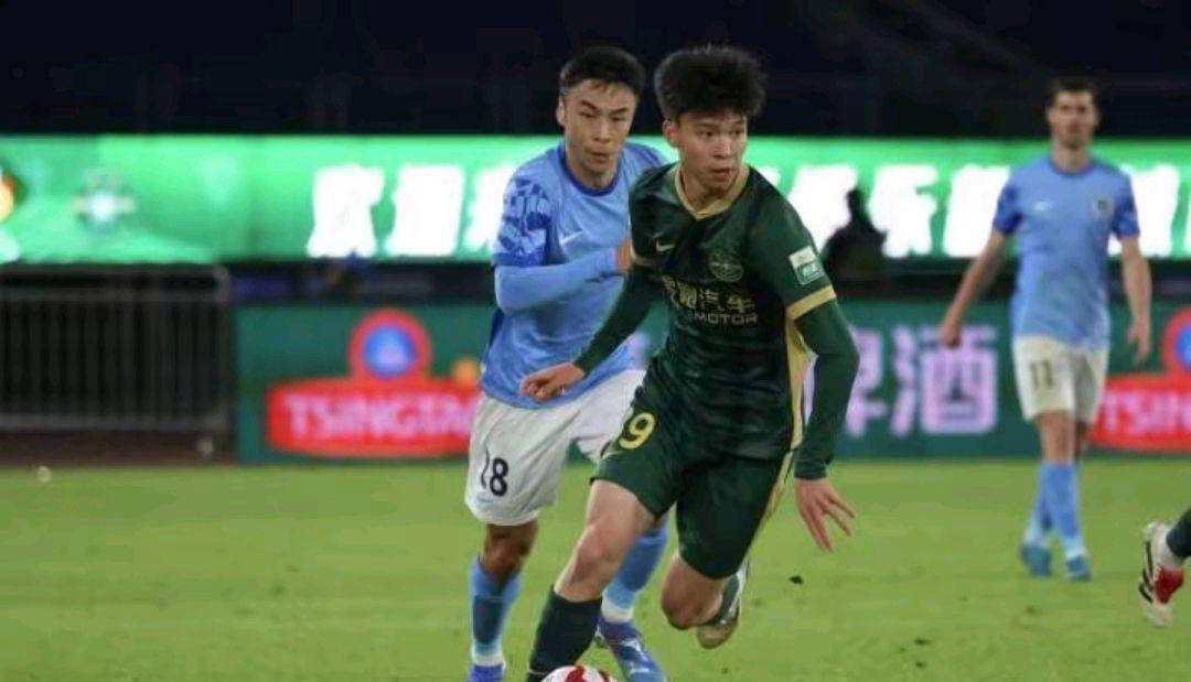 九游官网入口-射手梅开二度，助球队赢得关键胜利